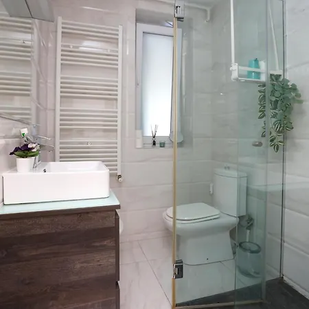 Lovely Victoriei Bükreş