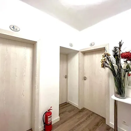 Lovely Victoriei ブカレスト