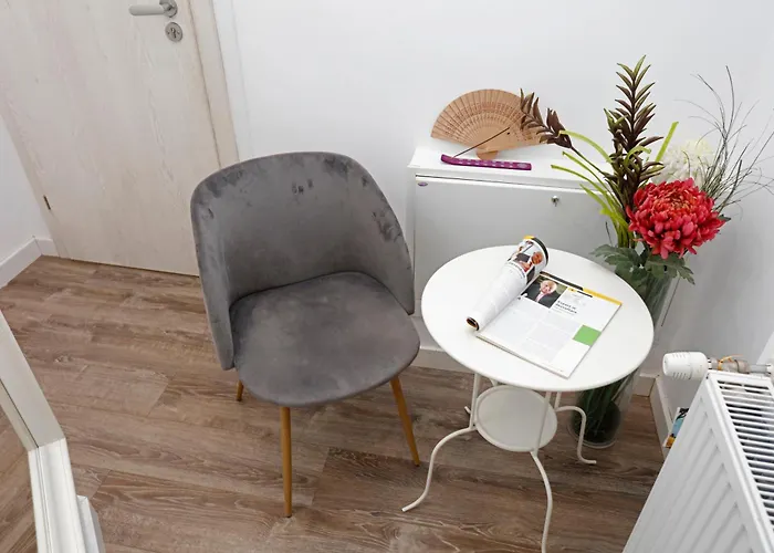 Lovely Victoriei
